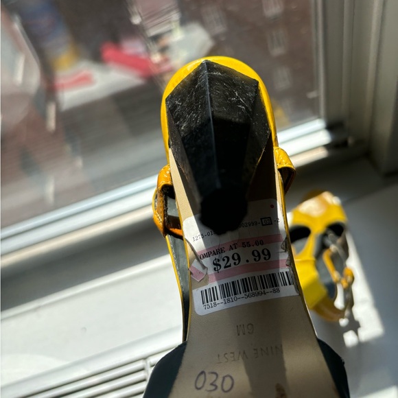 Nine West NWT yellow heels - Picture 3 of 8